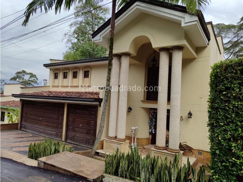 Beautiful 5BR House with Garden in Poblado