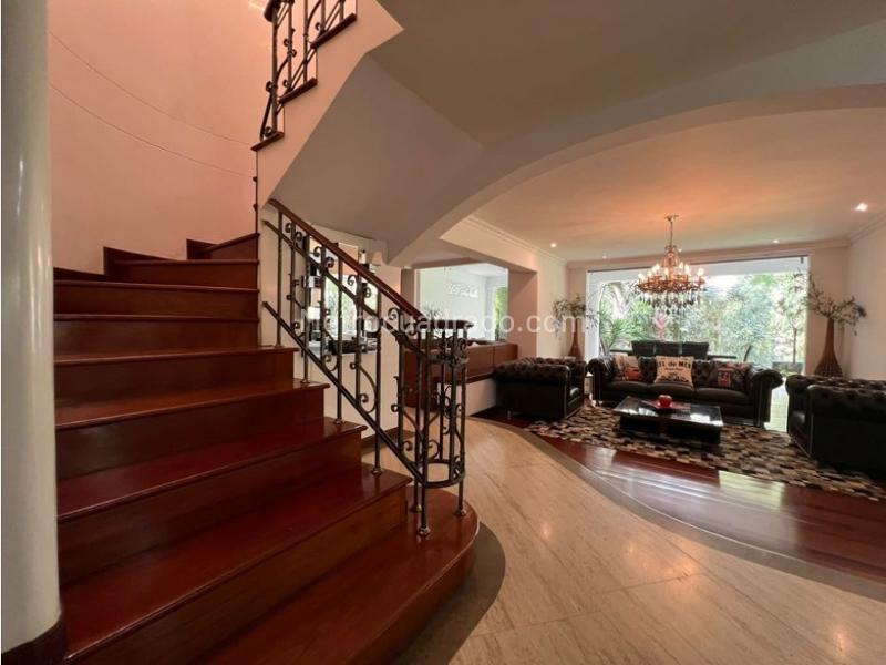 Modern 4BR House with Parking in El Poblado - 3