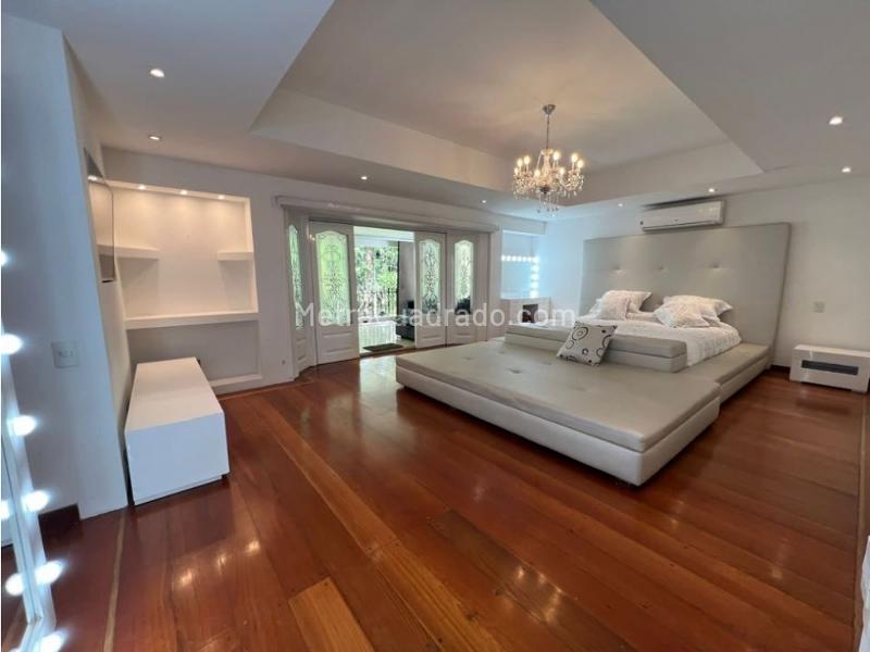 Modern 4BR House with Parking in El Poblado - 6