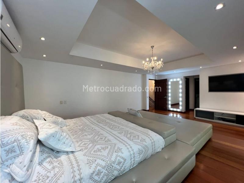 Modern 4BR House with Parking in El Poblado - 7