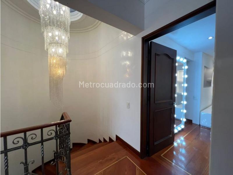 Modern 4BR House with Parking in El Poblado - 9