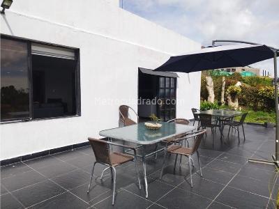 Casa de 5 alcobas en arriendo en Alto Palmas, Envigado, 380 m² · foto 6 de 17