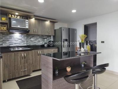 Casa de 5 alcobas en arriendo en Alto Palmas, Envigado, 380 m² · foto 7 de 17