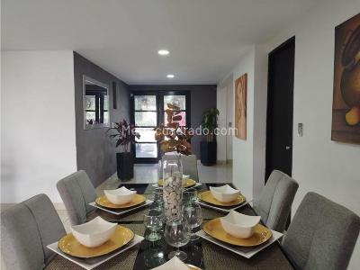 Casa de 5 alcobas en arriendo en Alto Palmas, Envigado, 380 m² · foto 9 de 17