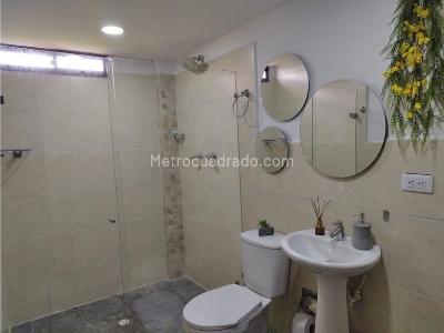 Casa de 5 alcobas en arriendo en Alto Palmas, Envigado, 380 m² · foto 14 de 17
