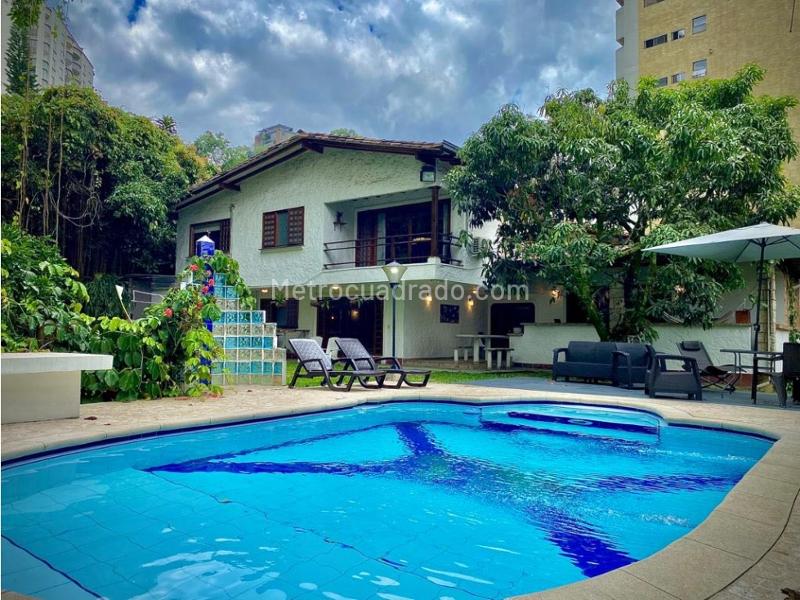 Villa de Lujo para Grupos Grandes en El Poblado - 2