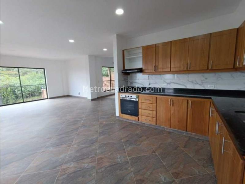 4BR House in Escobero (698 m²) - 2