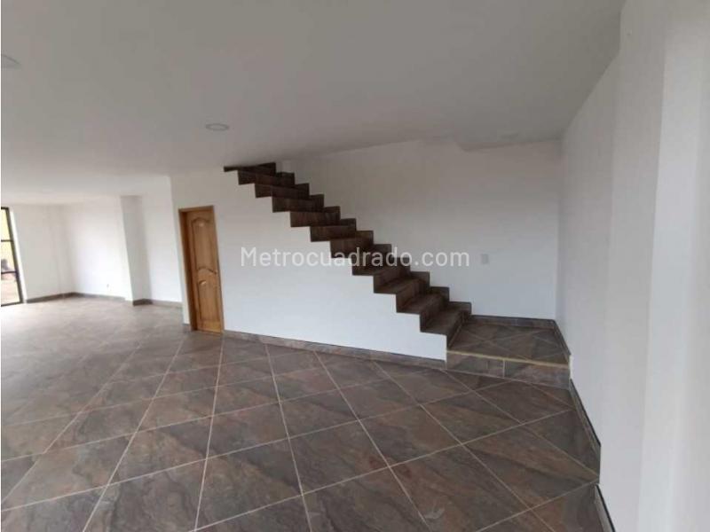 4BR House in Escobero (698 m²) - 5