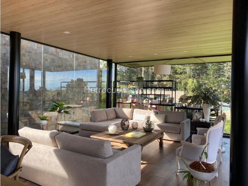 Casa amplia de 3 alcobas con jardín en Alto de las Palmas - 2