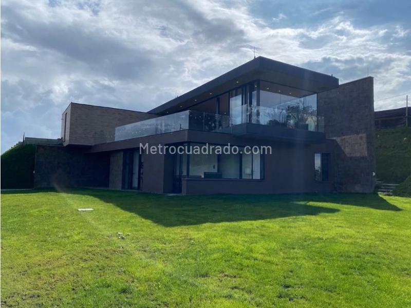 Casa amplia de 3 alcobas con jardín en Alto de las Palmas - 3