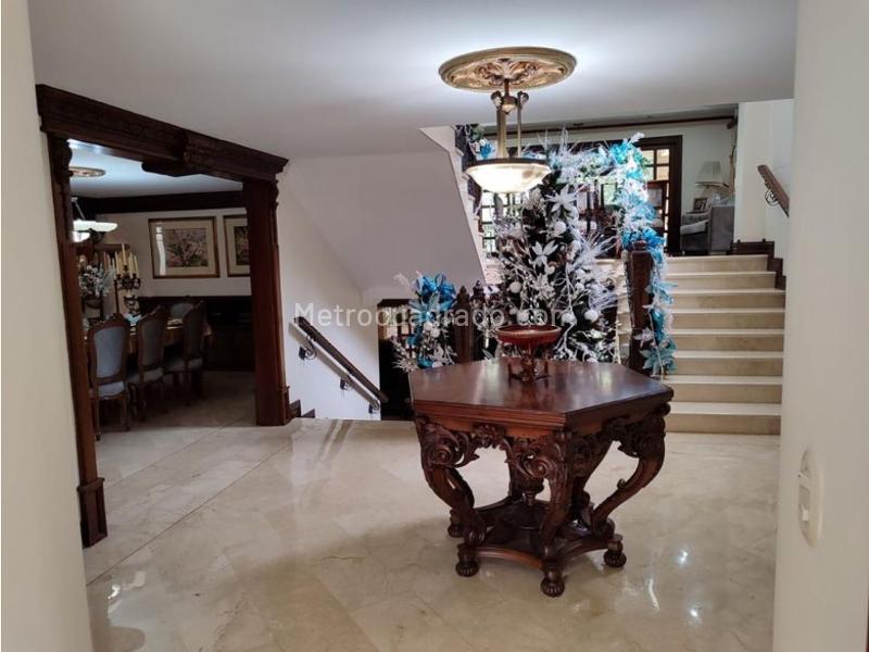 Casa Hermosa de 5 Alcobas con Jardín en El Poblado - 3