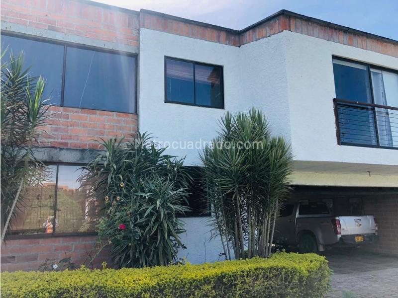 4BR House in Llanogrande (180 m²) - 2