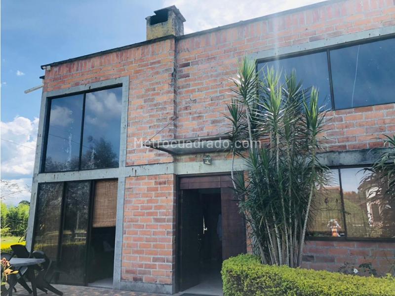 4BR House in Llanogrande (180 m²) - 4