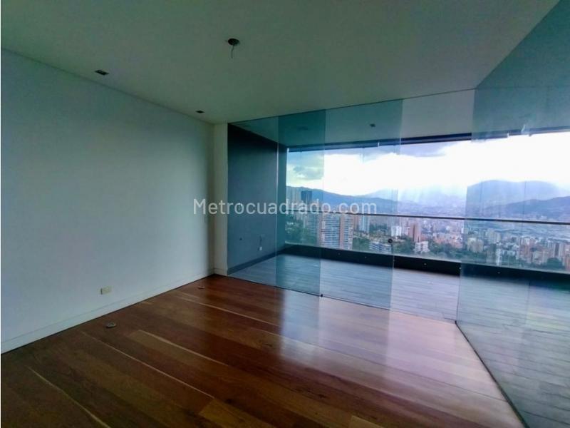 Spacious 3BR Apartment in Altos Del Poblado - 2