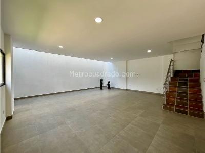 Casa de 4 alcobas en venta en Barro Blanco, Rionegro, 248 m² · foto 2 de 17