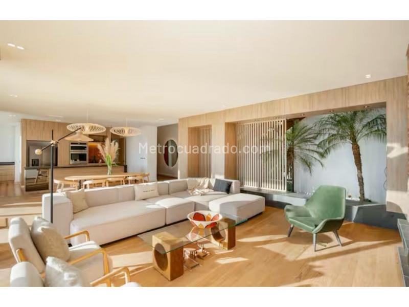 Luxurious 5BR House with Panoramic Views in Alto De Las Palmas - 4