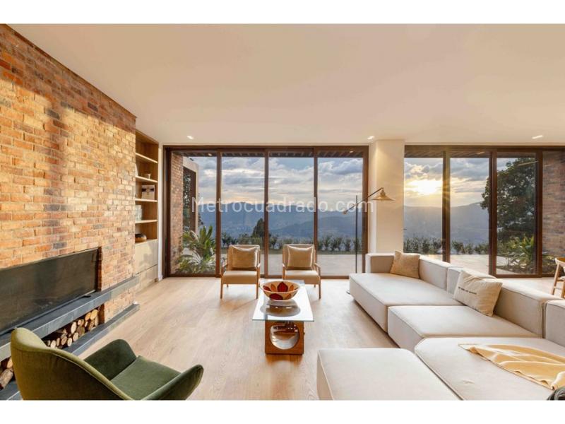 Luxurious 5BR House with Panoramic Views in Alto De Las Palmas - 5