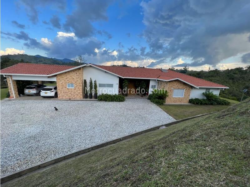 4BR House in Vereda Pantanillo (10180 m²)