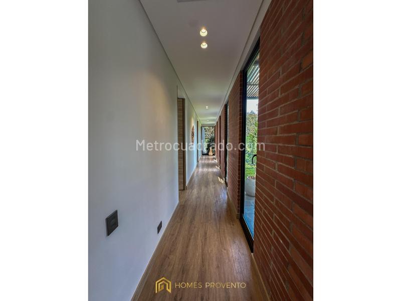 Modern 4BR House with Pet-Friendly Policy in Alto de las Palmas - 9