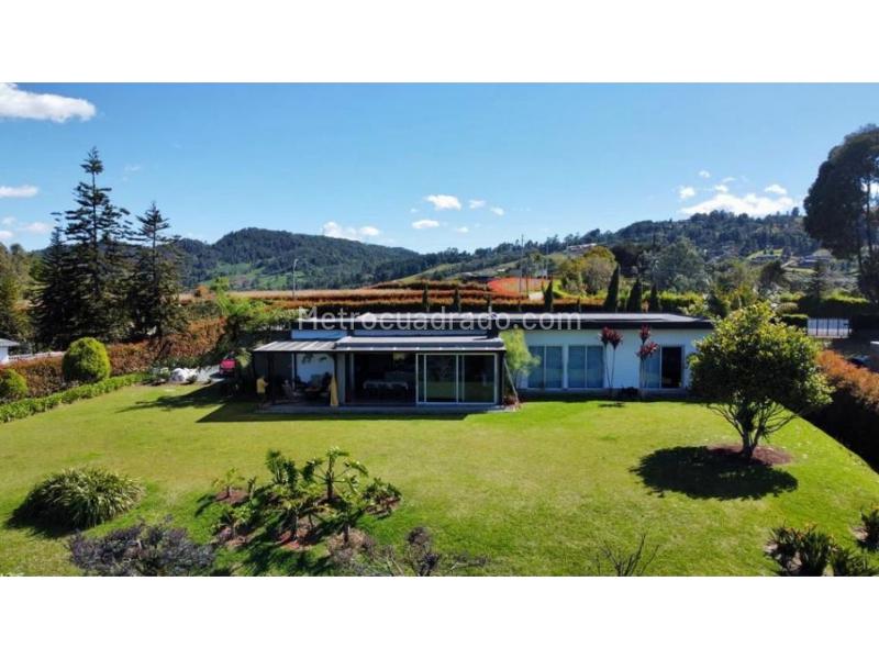 Casa de Lujo de 3 Alcobas en Alto de Las Palmas