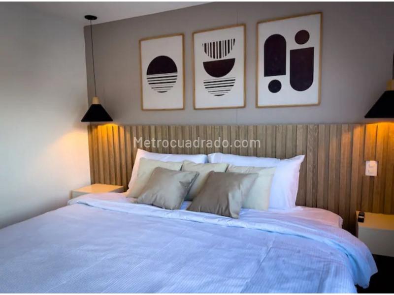 2BR Apartment in Las Palmas with 3 Full Baths, Garage, Pool & Gym - 2