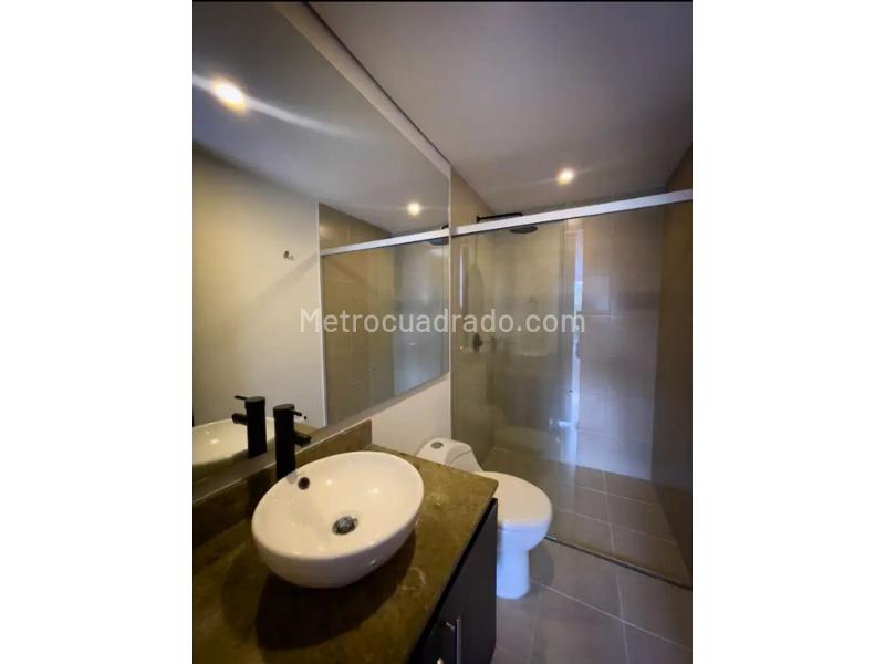 2BR Apartment in Las Palmas with 3 Full Baths, Garage, Pool & Gym - 8