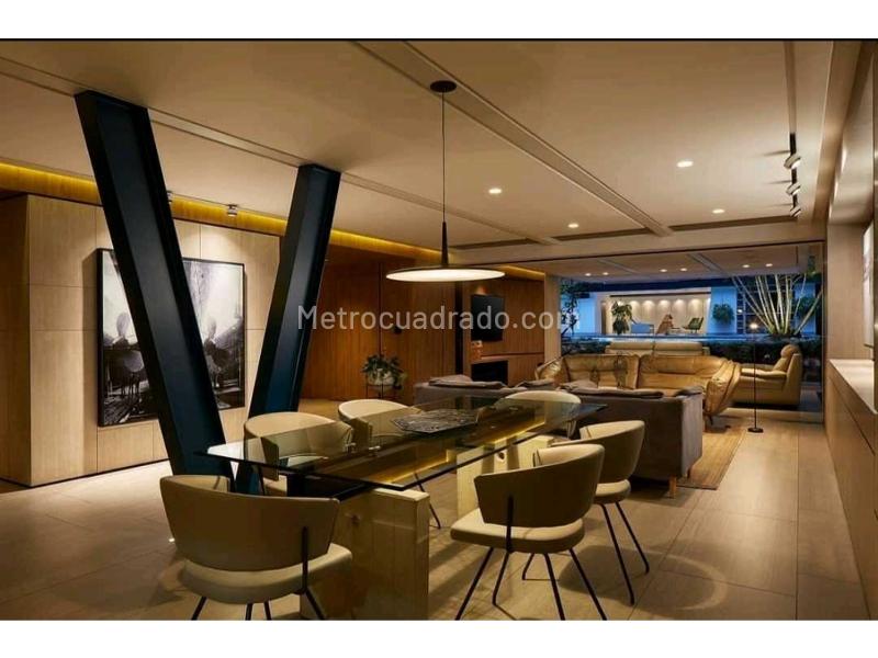 Casa amplia de 4 Alcobas con piscina en Laureles - 3