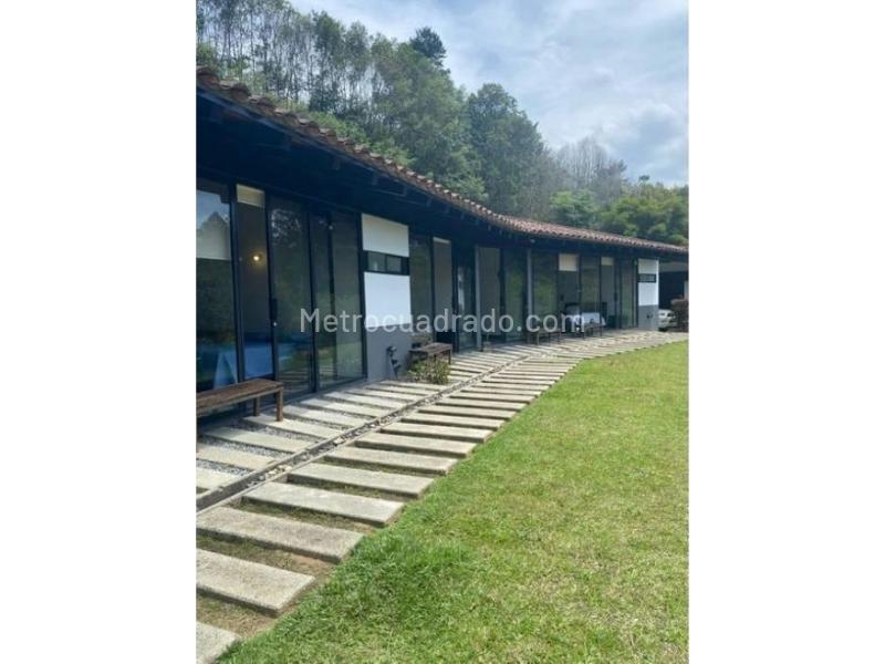 4BR House in La Fe (375 m²)