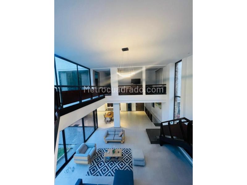 Casa Amplia de 3 Alcobas con 8 Garajes en Altos del Poblado - 6