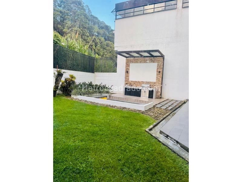 Casa Amplia de 3 Alcobas con 8 Garajes en Altos del Poblado - 8