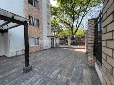 Apartamento de 4 alcobas en venta en La Flora, Cali, 206 m² · foto 2 de 20
