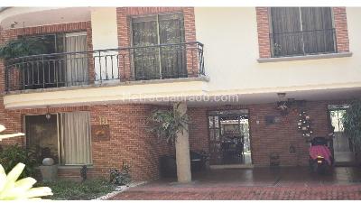 Casa de 5 alcobas en venta en Viña De Calambeo, Ibagué, 330 m² · foto 2 de 12
