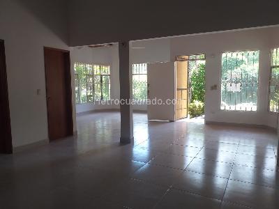 Casa de 3 alcobas en venta en Vereda Barzalosa, Girardot, 196 m² · foto 11 de 20