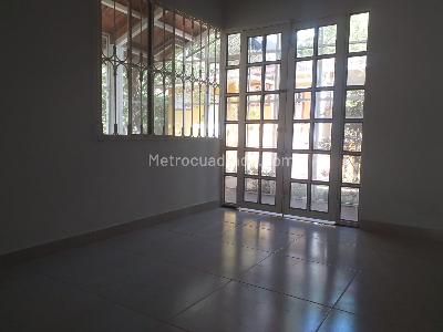 Casa de 3 alcobas en venta en Vereda Barzalosa, Girardot, 196 m² · foto 13 de 20