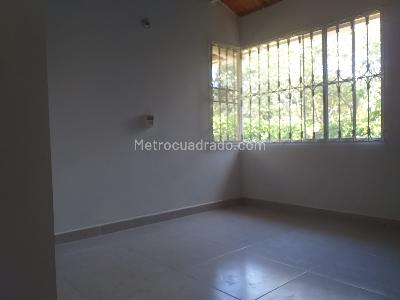 Casa de 3 alcobas en venta en Vereda Barzalosa, Girardot, 196 m² · foto 14 de 20