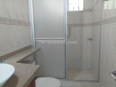 Casa de 3 alcobas en venta en Vereda Barzalosa, Girardot, 196 m² · foto 16 de 20