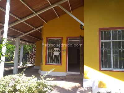 Casa de 3 alcobas en venta en Vereda Barzalosa, Girardot, 196 m² · foto 18 de 20