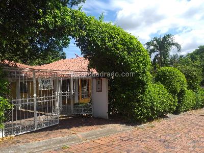 Casa de 3 alcobas en venta en Vereda Barzalosa, Girardot, 196 m² · foto 3 de 20