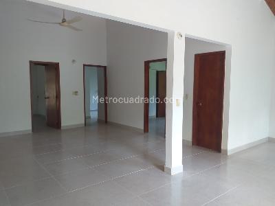 Casa de 3 alcobas en venta en Vereda Barzalosa, Girardot, 196 m² · foto 5 de 20