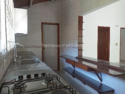 Casa de 3 alcobas en venta en Vereda Barzalosa, Girardot, 196 m² · foto 6 de 20