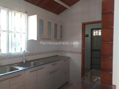 Casa de 3 alcobas en venta en Vereda Barzalosa, Girardot, 196 m² · foto 8 de 20