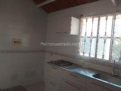 Casa de 3 alcobas en venta en Vereda Barzalosa, Girardot, 196 m² · foto 9 de 20