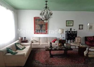 Casa de 4 alcobas en venta en Arboledas, Cali, 463 m² · foto 2 de 14