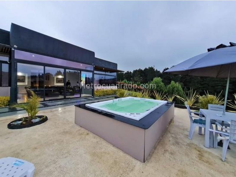 4BR House in Alto Palmas (2600 m²)