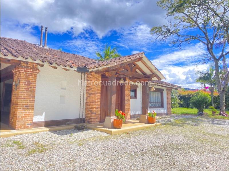 4BR House in Llanogrande (8000 m²)