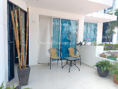 Casa de 3 alcobas en venta en Alcatraz, Girardot, 127 m² · foto 2 de 11