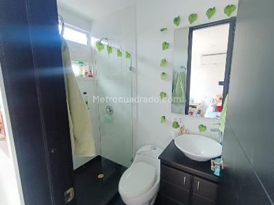 Casa de 3 alcobas en venta en Alcatraz, Girardot, 127 m² · foto 11 de 11