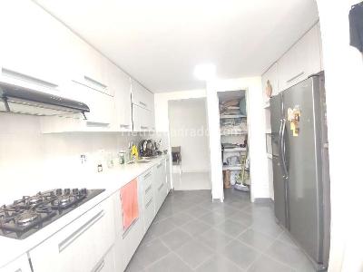 Apartamento de 3 alcobas en venta en Loma De San Julian, Medellín, 92 m² · foto 9 de 15