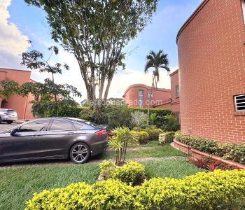 Casa de 5 alcobas en venta en Parcelaciones Pance, Cali, 480 m² · foto 3 de 20