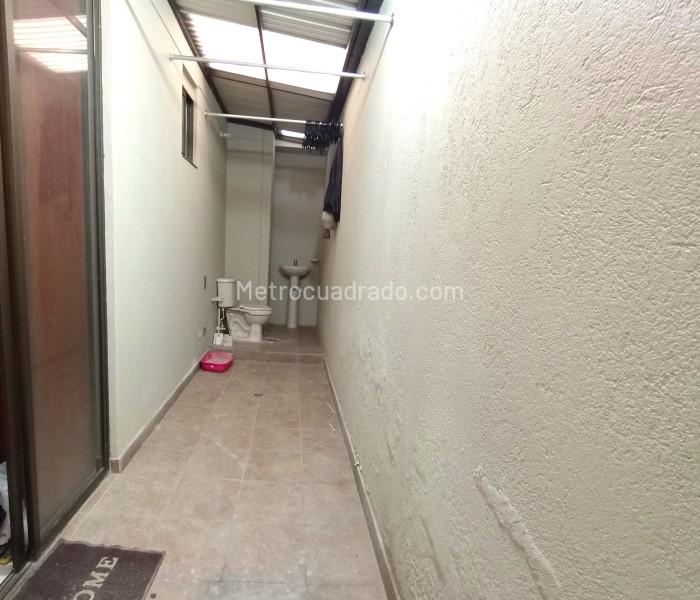 Spacious 3BR Apartment with Private Parking in Robledo - 3